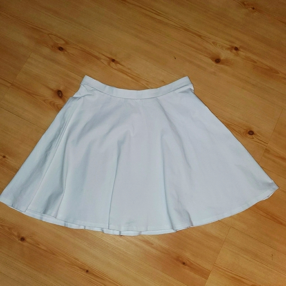 Forever 21 Women's Flaired Mini-skirt 😍